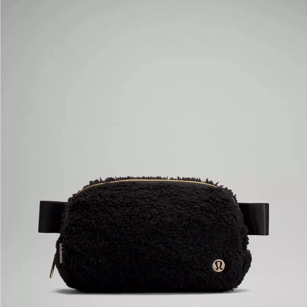 Lululemon Everywhere Fleece belt bag Original Strap Black NWT